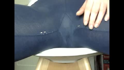 wet_pants2022 online show from February 23, 12:47 am