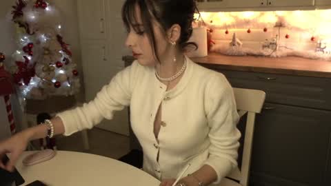 Snapshot of whats_her_name chatting on December 29, 6:49 pm Victoria Maria online show from December 29, 6:49 pm