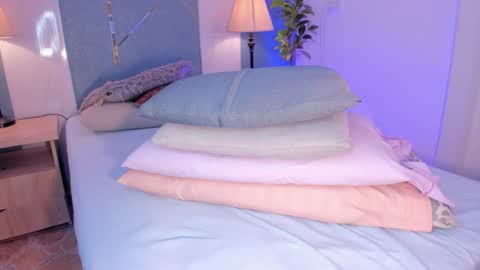 Sara  online show from December 14, 10:15 pm