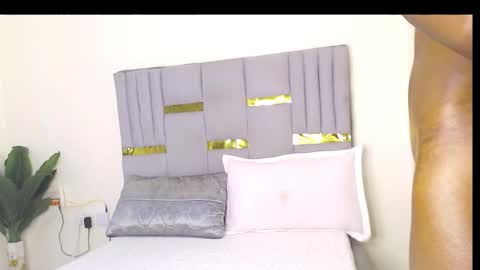 Whinebby online show from November 24, 6:26 am