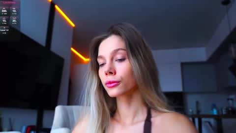 Kate  online show from October 28, 8:09 am