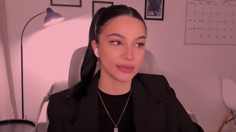 whoislulu online show from February 11, 7:04 pm