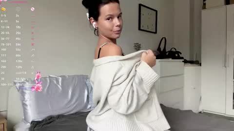 Mia online show from February 24, 3:21 pm