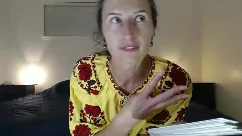 WildRose L - check my Pinned tweet if you dont see me online within 5 minutes after Ive sent email notifications online show from November 14, 2:33 am