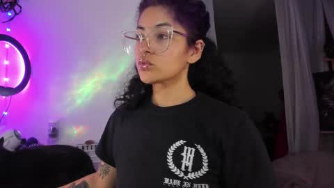     Luna Violeta  A r t i s t  online show from February 19, 2:33 am