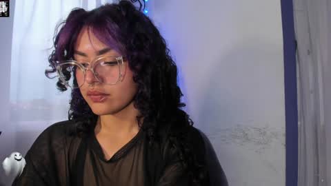     Luna Violeta  A r t i s t  online show from February 6, 10:53 pm