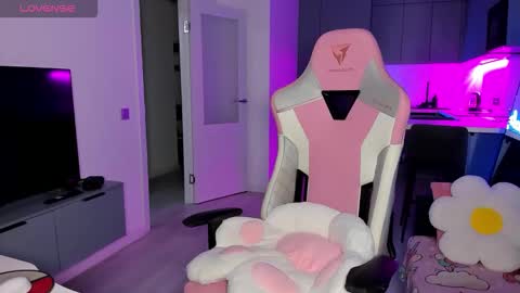 Emi online show from February 12, 5:31 am