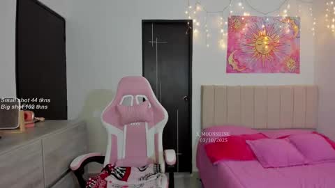     s  s      s   online show from October 4, 4:29 am