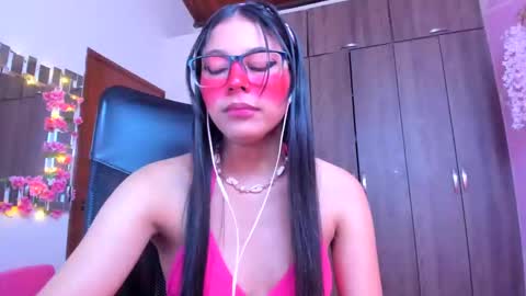 XALLYSONX online show from September 10, 1:44 pm