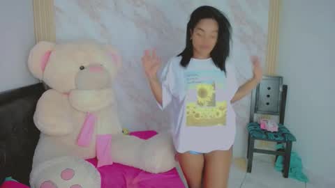 xiomy winklar online show from October 11, 12:59 am