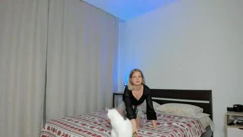 Chloe online show from November 24, 6:21 pm