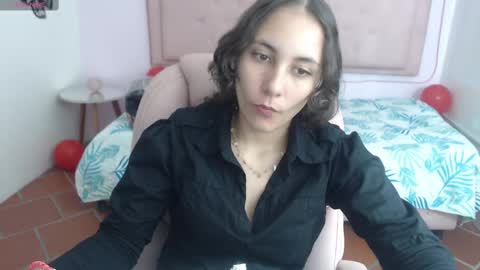 lunna online show from February 15, 8:23 pm