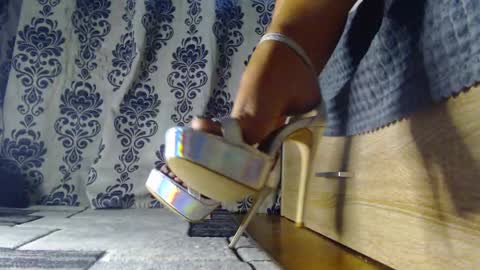 Snapshot of xmistressmonroex chatting on October 21, 7:45 am Monroe online show from October 21, 7:45 am