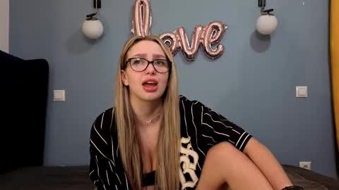 AnnaMaee online show from March 2, 9:41 pm