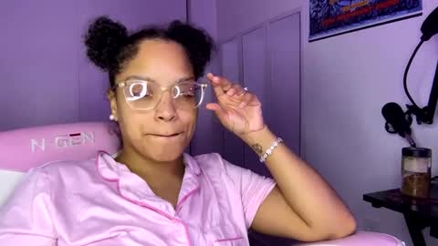 xStarGazingx online show from September 18, 7:07 am