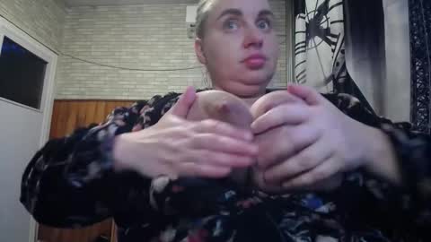 Lana online show from February 8, 3:27 pm