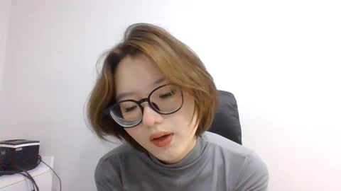 Snapshot of yanverfaille chatting on October 21, 7:56 am Lily online show from October 21, 7:56 am