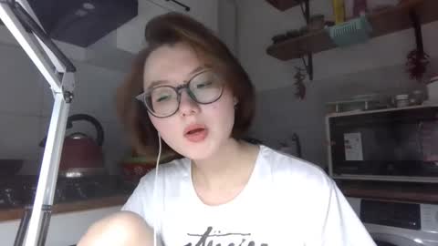 Snapshot of yanverfaille chatting on October 23, 6:03 pm Lily online show from October 23, 6:03 pm