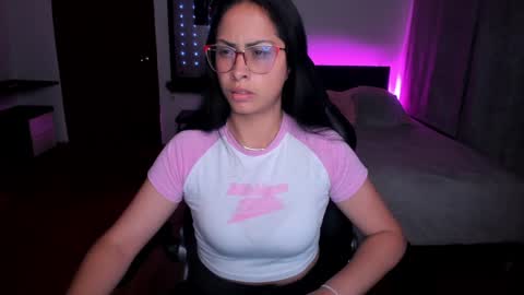 yesie_hot2 online show from December 30, 2:09 am