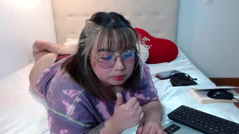 hii i am yini online show from November 7, 11:42 pm