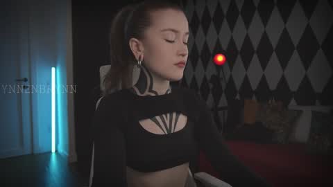 Snapshot of ynnenbrynn chatting on January 16, 9:16 am ynnenbrynn online show from January 16, 9:16 am