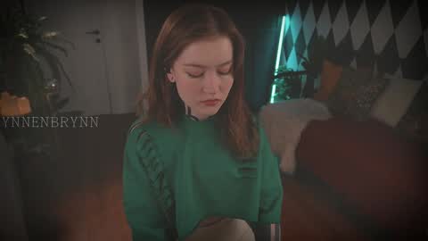 Snapshot of ynnenbrynn chatting on December 3, 7:52 am ynnenbrynn online show from December 3, 7:52 am