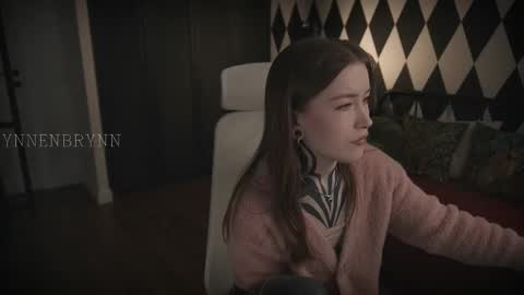 Snapshot of ynnenbrynn chatting on February 17, 5:47 am ynnenbrynn online show from February 17, 5:47 am