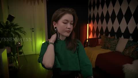 Snapshot of ynnenbrynn chatting on December 9, 8:44 am ynnenbrynn online show from December 9, 8:44 am