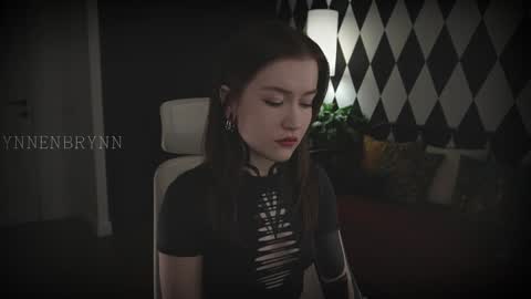 Snapshot of ynnenbrynn chatting on January 15, 7:05 am ynnenbrynn online show from January 15, 7:05 am