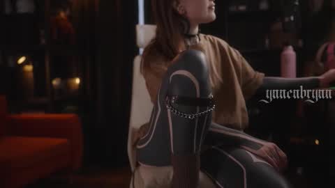 ynnenbrynn online show from November 7, 10:21 am