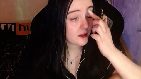 your_8a8y online show from December 15, 2:33 pm