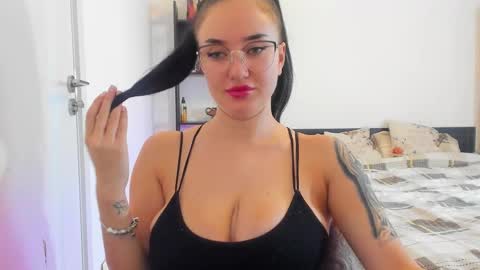 your_bustygirl online show from November 15, 8:48 am