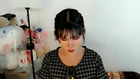 PrettyElla online show from December 16, 9:15 am