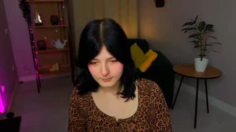 Yumi online show from March 27, 6:04 am