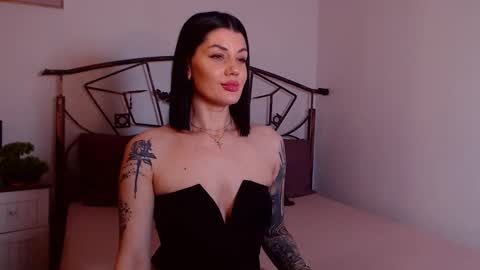 I V Y   online show from January 12, 9:31 pm