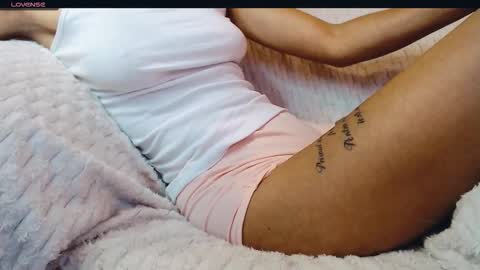 Snapshot of yzza_suave chatting on September 11, 1:55 pm yzza_suave online show from September 11, 1:55 pm