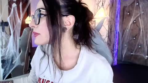   online show from October 16, 9:39 pm