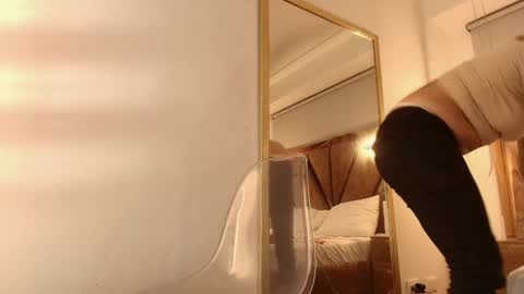 Zarah Andrews online show from November 4, 11:59 am