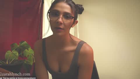 Snapshot of zarahlynch chatting on December 21, 9:04 pm Miss Lynch   Next show  2911 online show from December 21, 9:04 pm