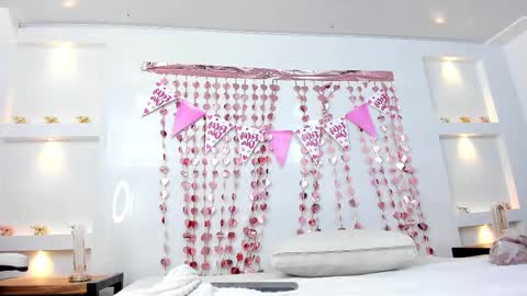 Zenda Evans online show from February 9, 3:42 am