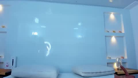 Zenda Evans online show from November 27, 4:26 am