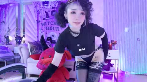    online show from December 19, 3:15 pm