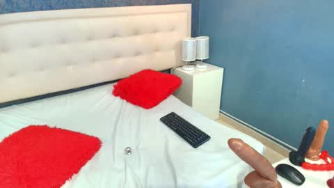 ZHAMIRA  ANDRES online show from November 5, 10:15 pm