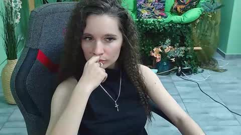 zianichols online show from February 27, 9:58 pm