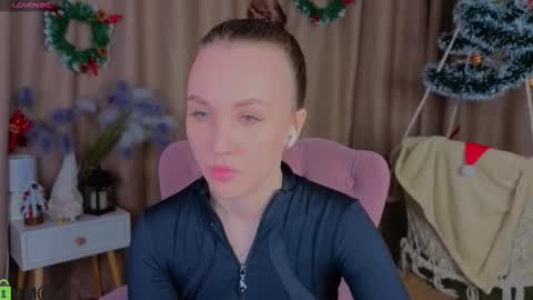 Zlata  Mon Tue Thu Fri Sun Sa GMT 3 0000pm - 0600pm  online show from December 14, 8:53 am