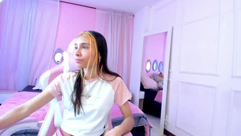 Zoe  online show from December 27, 4:55 pm