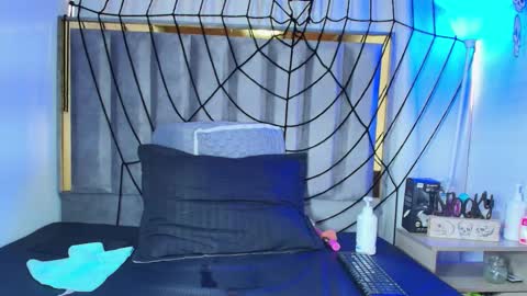 Zoe online show from October 4, 5:28 pm