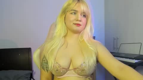 Snapshot of zoe_jhonson2 chatting on October 6, 7:18 pm zoe online show from October 6, 7:18 pm