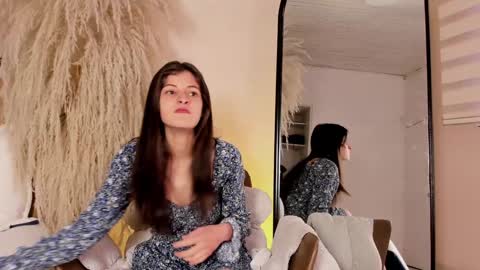 Zoe Olsen online show from January 4, 12:16 pm