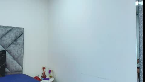 zoe_samantha23 online show from December 3, 11:51 pm